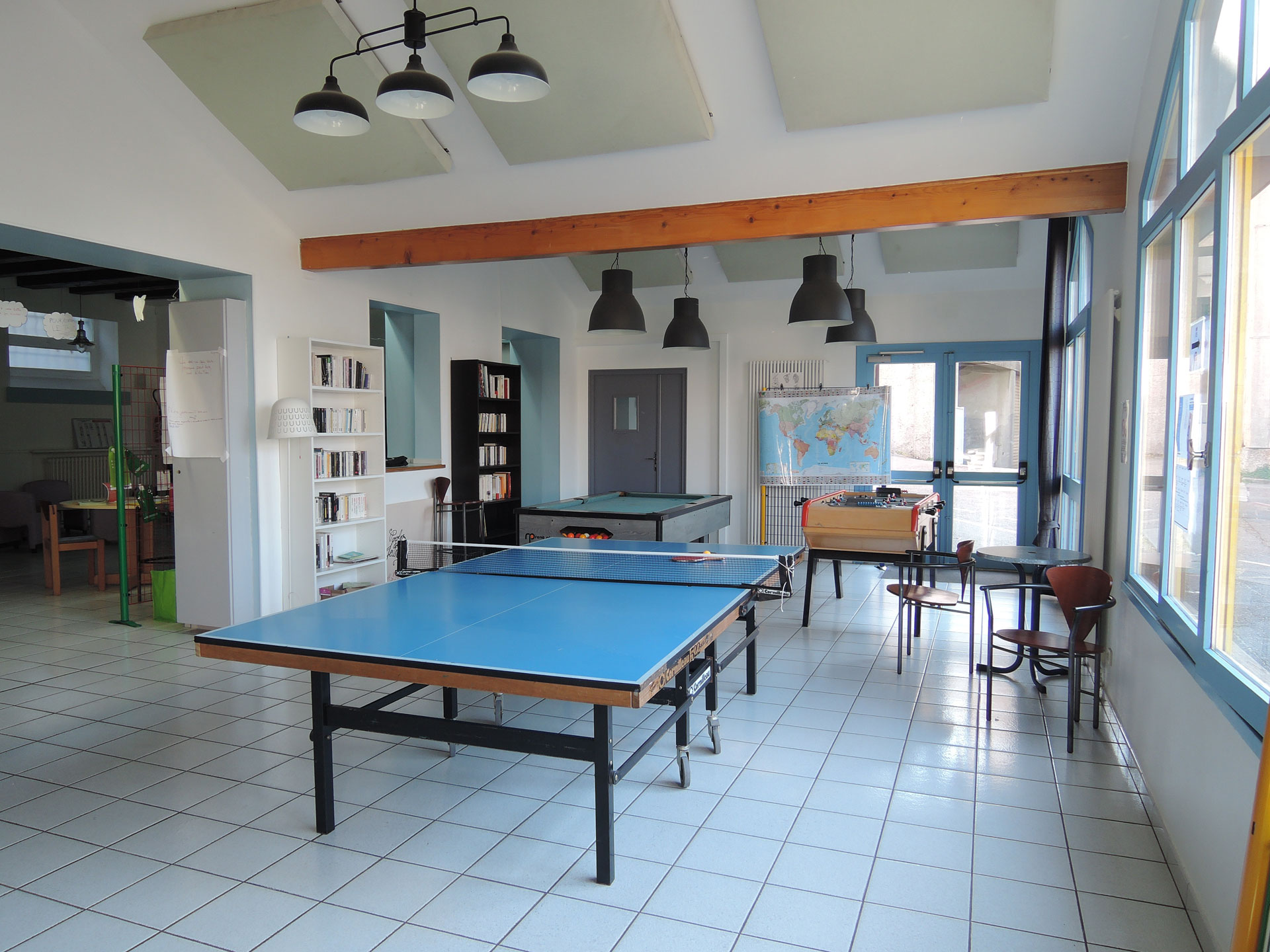 Table de ping pong, baby foot et billard